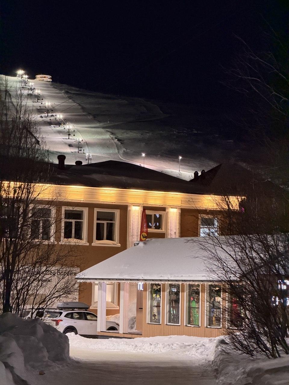 Фото пункта проката в вечернее время