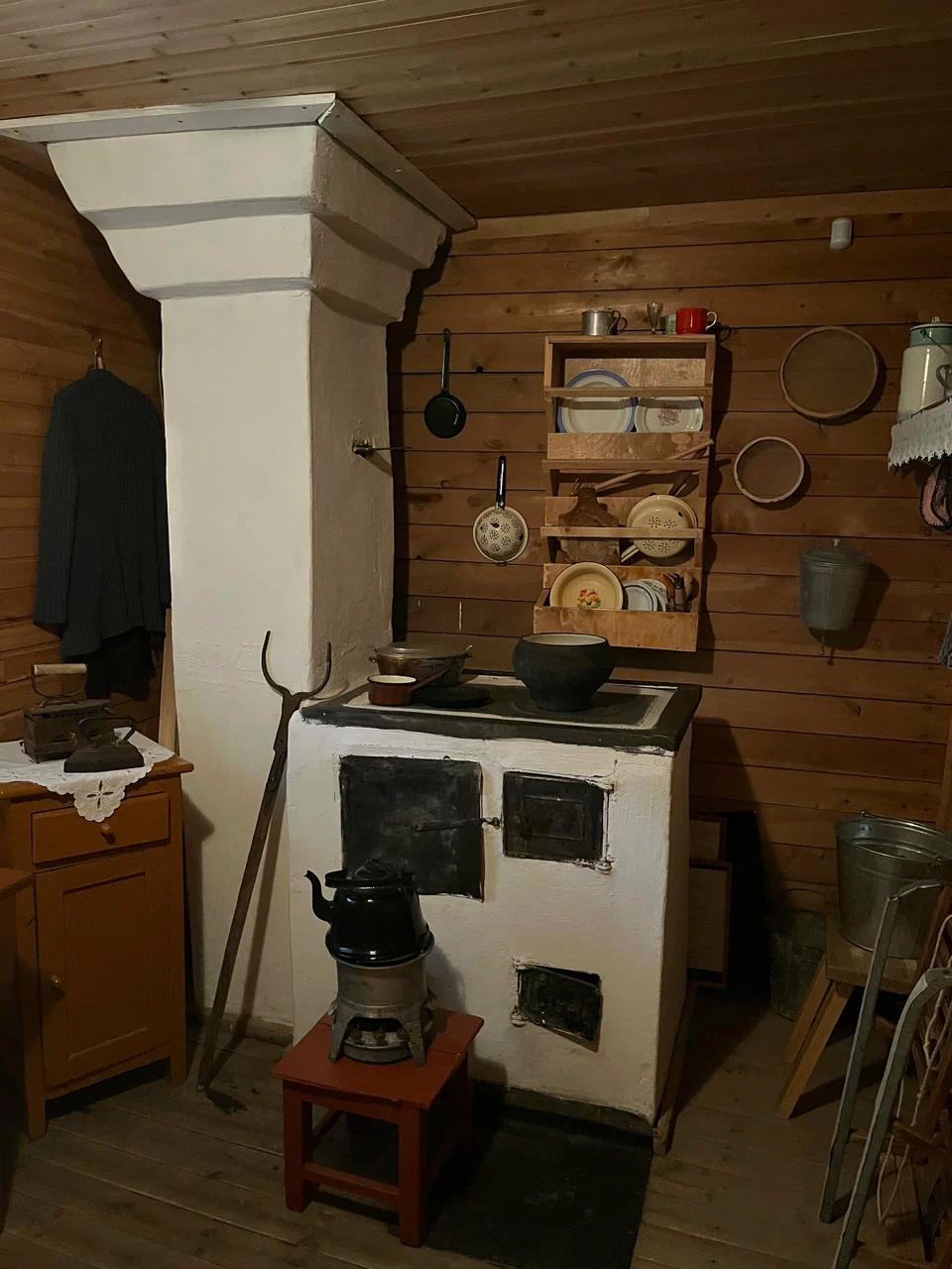 Фото фрагмента интерьера в доме-музее имени С. М. Кирова